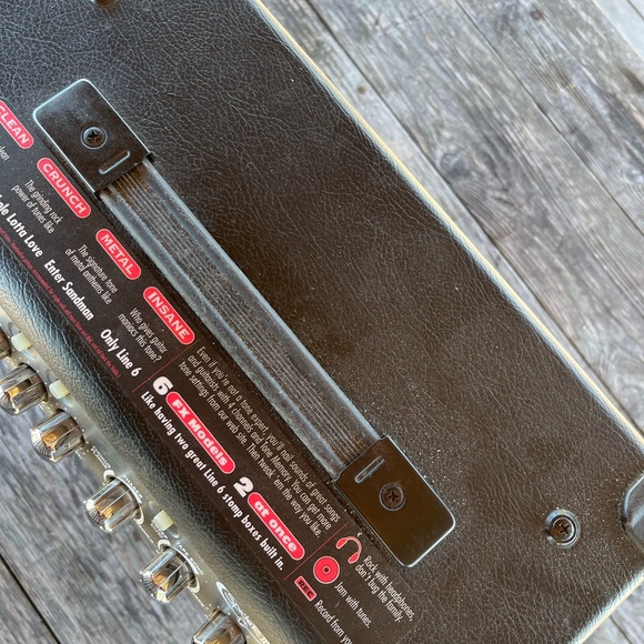 LINE 6 AMP, SPIDER CUSTOM DESIGN 15 watts, 8” speakers - Picture 4 of 12